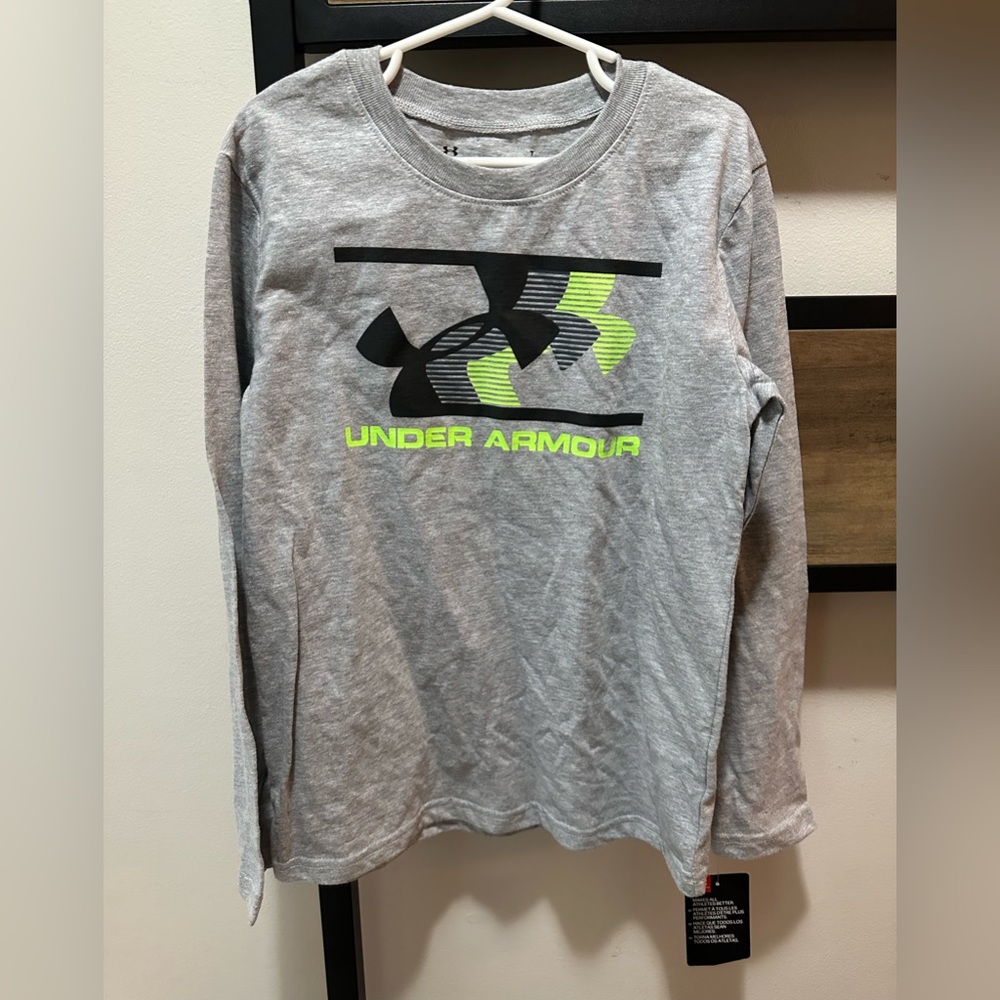 NWT - Under Armour NEW with tags - gray long sleeve shirt - boys size 7T